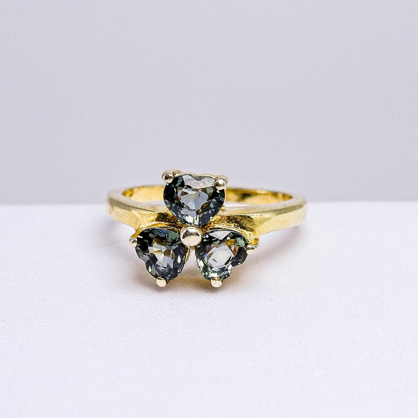 แหวนเงินแท้ 925 ฝังพลอย เขียวส่อง (green Sapphire)