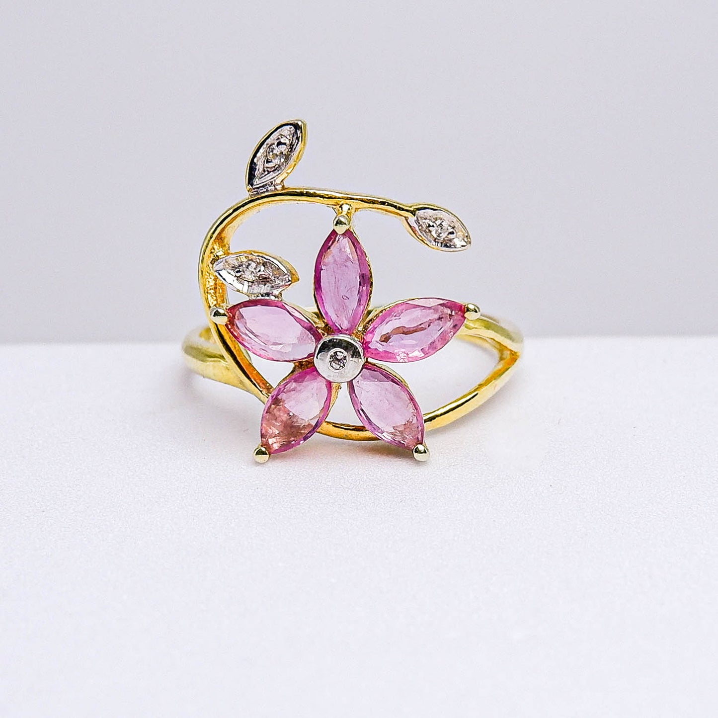 แหวนเงินแท้ 925 ฝังพลอย ทับทิมไทย (Siam Ruby) + เซอร์คอน (Zircon)