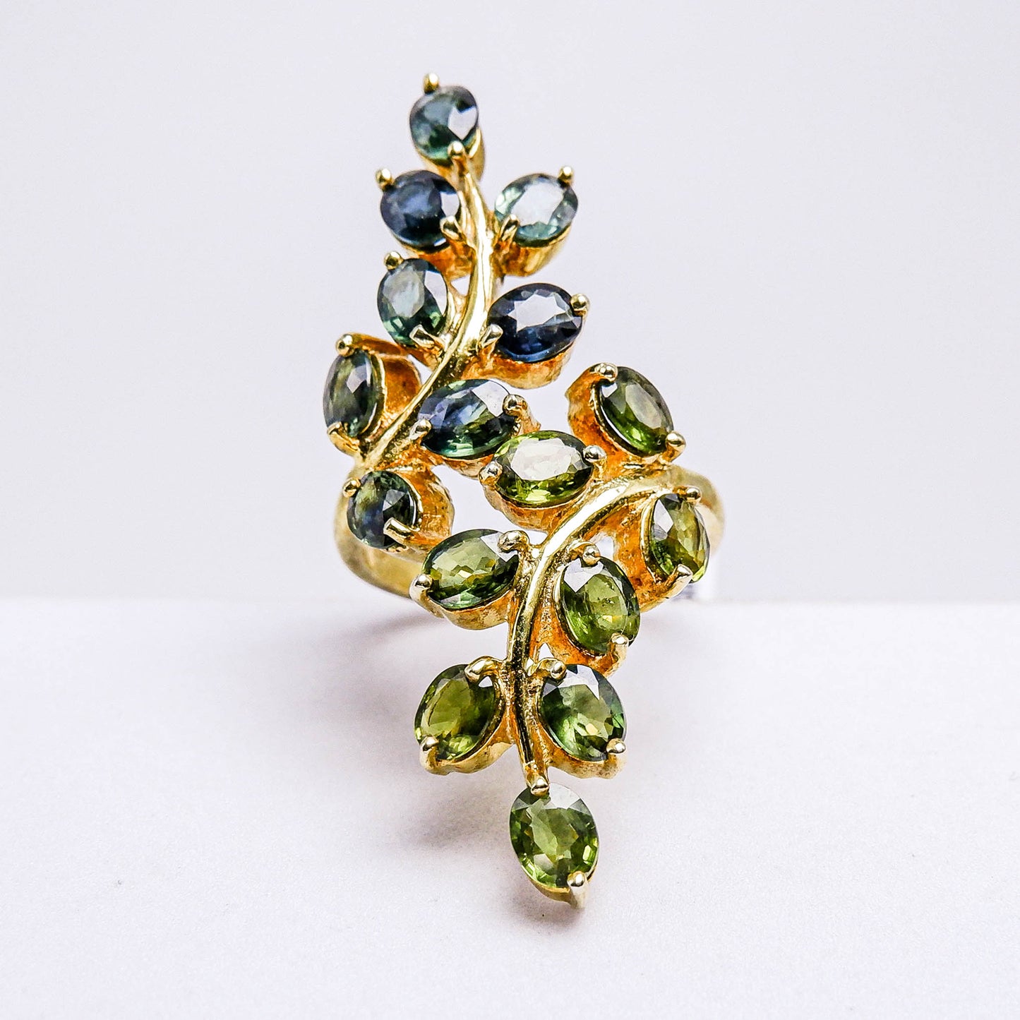 แหวนเงินแท้ 925 ฝังพลอย เขียวส่องบางกะจะ (green Sapphire)