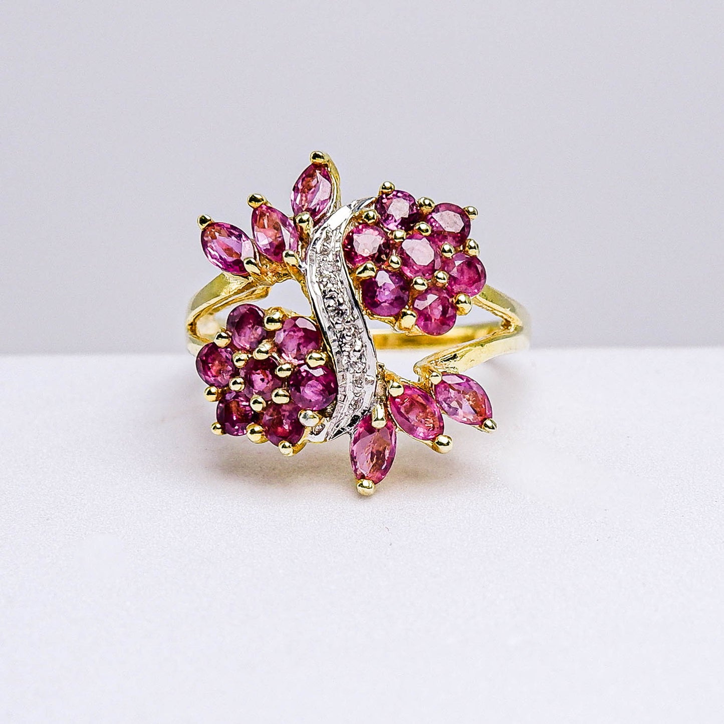 แหวนเงินแท้ 925 ฝังพลอย ทับทิมไทย (Siam Ruby) + เซอร์คอน (Zircon)