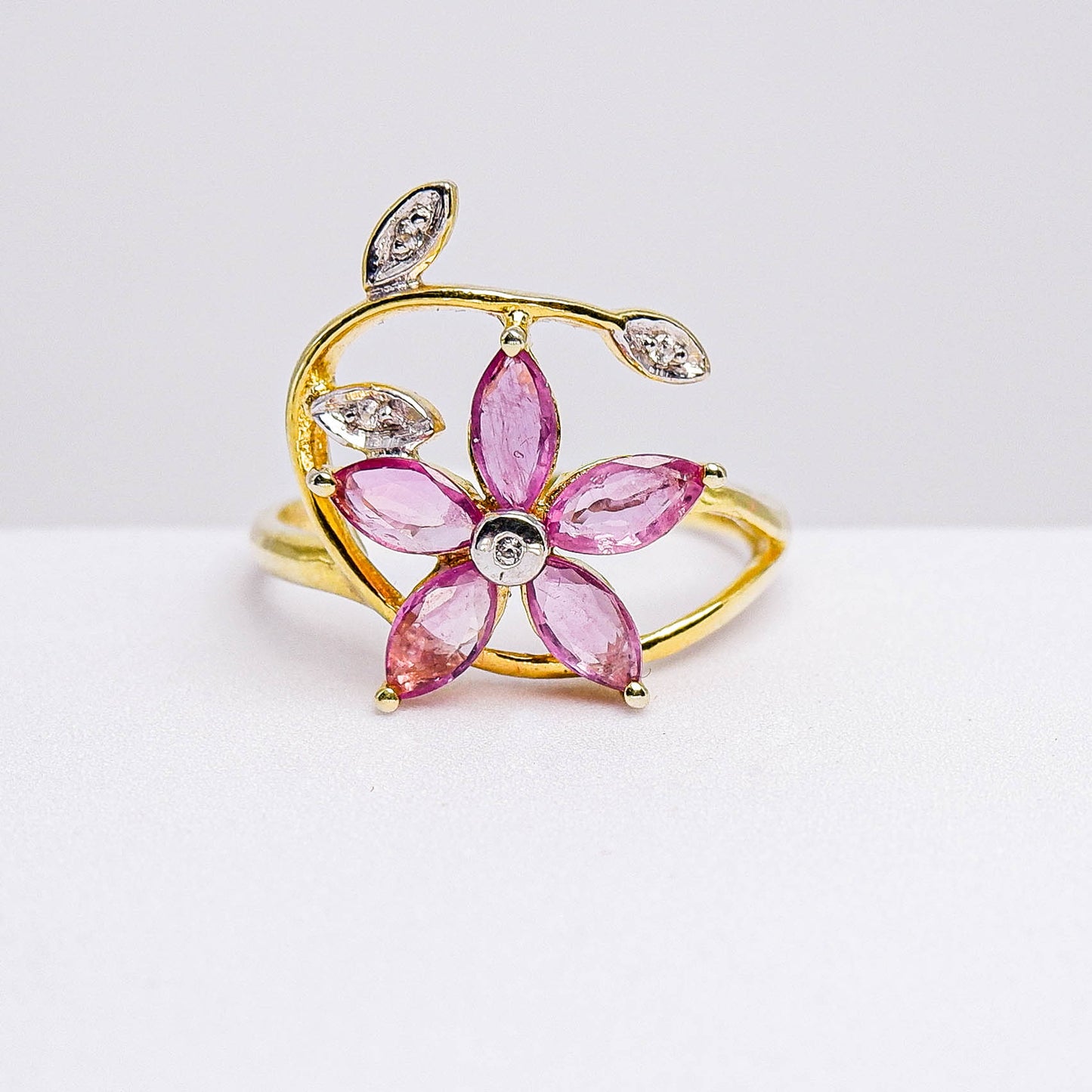 แหวนเงินแท้ 925 ฝังพลอย ทับทิมไทย (Siam Ruby) + เซอร์คอน (Zircon)