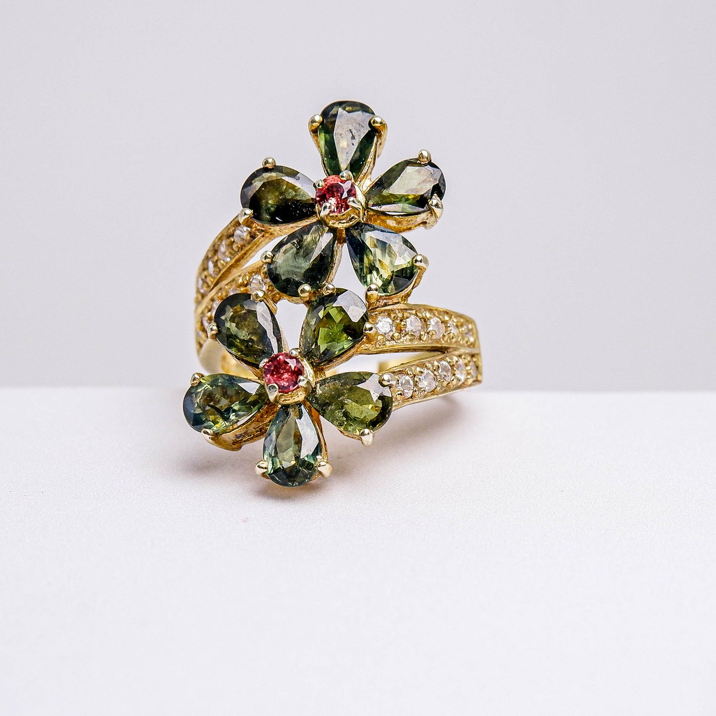 แหวนเงินแท้ 925 ฝังพลอย เขียวส่อง (green Sapphire) + แทนซาเนียรูบี้ (Tanzania Ruby) + เซอร์คอน (Zircon)