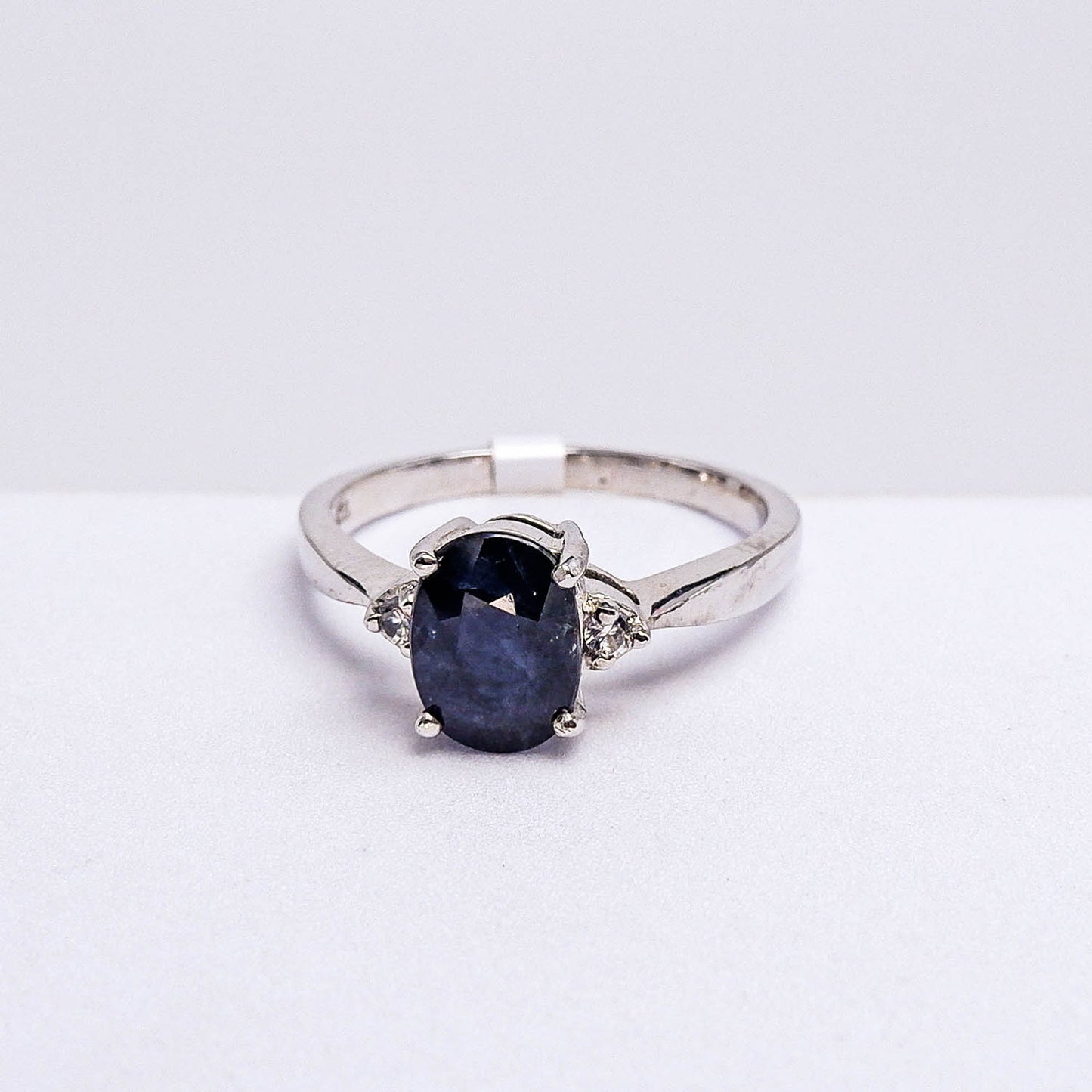 แหวนเงินแท้ 925 ฝังพลอย ไพลิน (Blue Sapphire) + เซอร์คอน (Zircon)