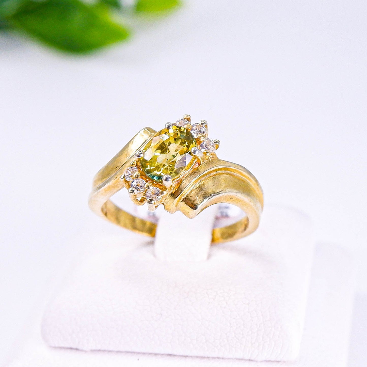 แหวนเงินแท้ 925 ฝังพลอย บุษราคัม (Yellow Sapphire) + เซอร์คอน (Zircon)