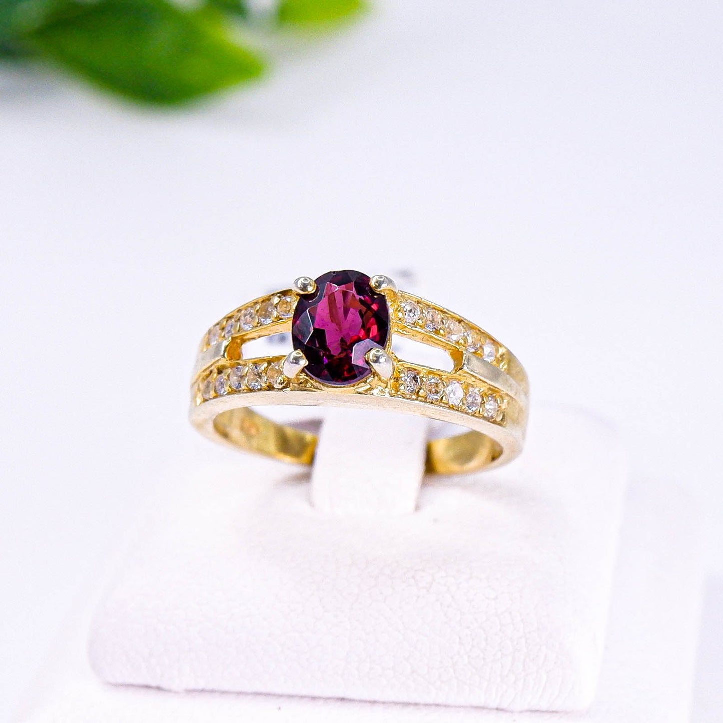 แหวนเงินแท้ 925 ฝังพลอย โรโดไลท์ (Rhodolite)+ ไวท์โทพาส (whitetopaz)