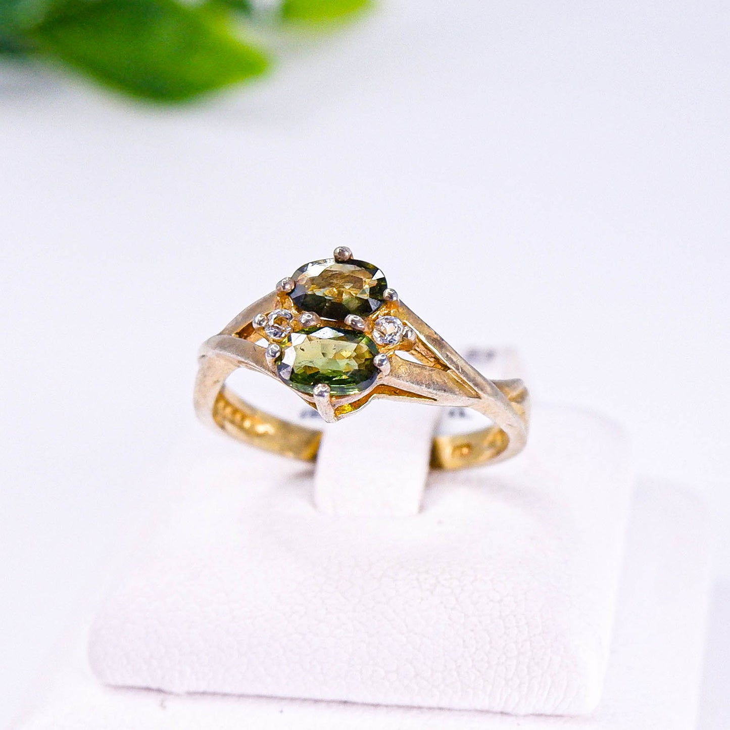 แหวนเงินแท้ 925 ฝังพลอย เขียวส่อง (green Sapphire) + โทพาส (Topaz)