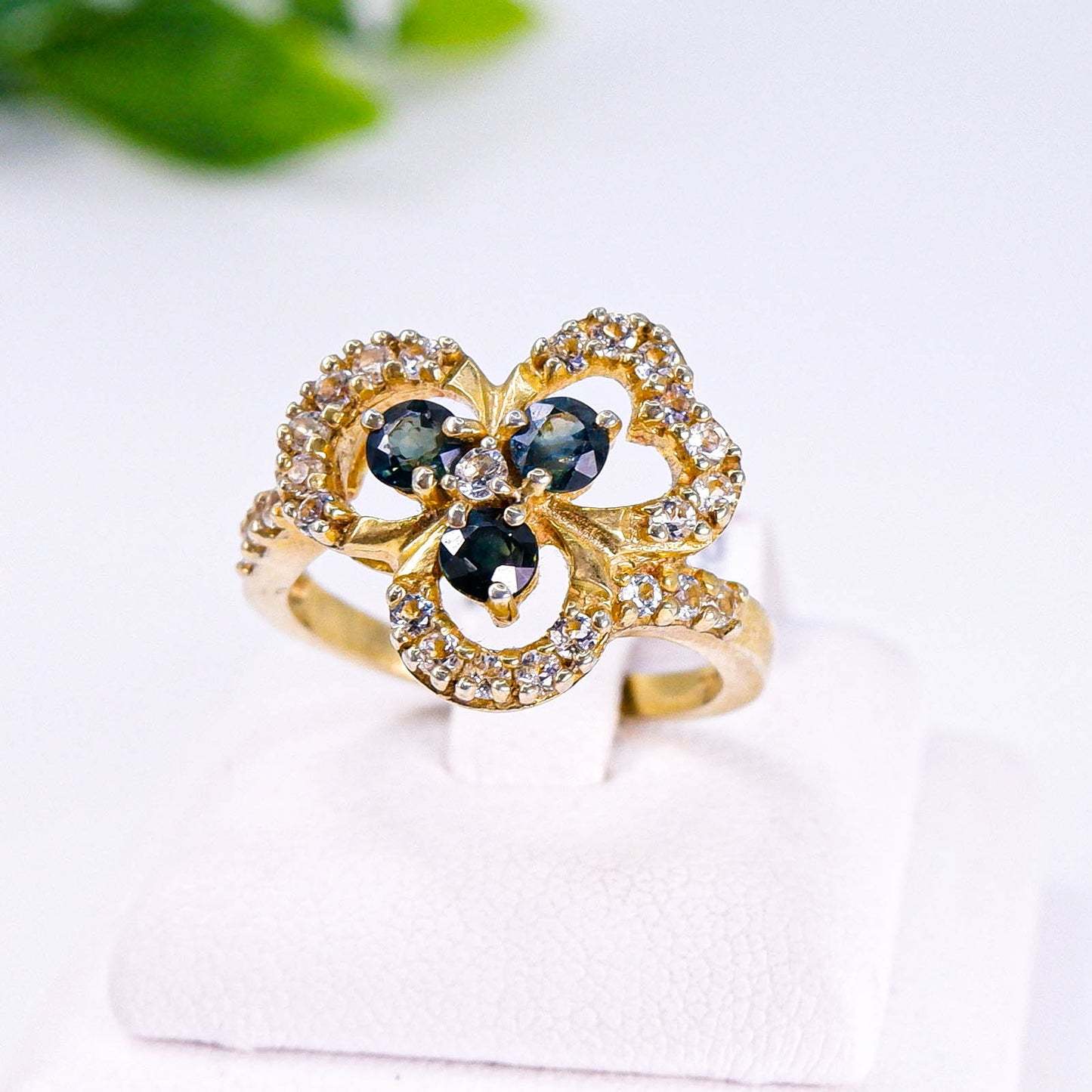 แหวนเงินแท้ 925 ฝังพลอย  เขียวส่อง (green Sapphire) + โทพาส (whitetopaz)