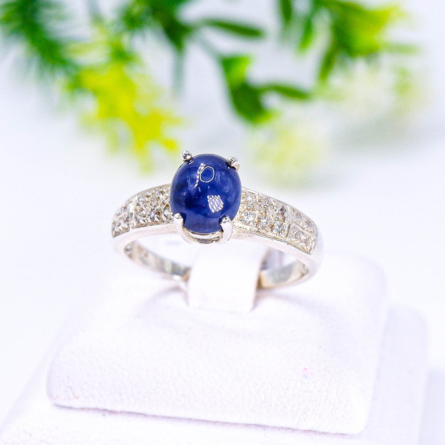 แหวนเงินแท้ 925 ฝังพลอย ไพลินหลังเบี้ย (Blue Sapphire) + เซอร์คอน (Zircon)