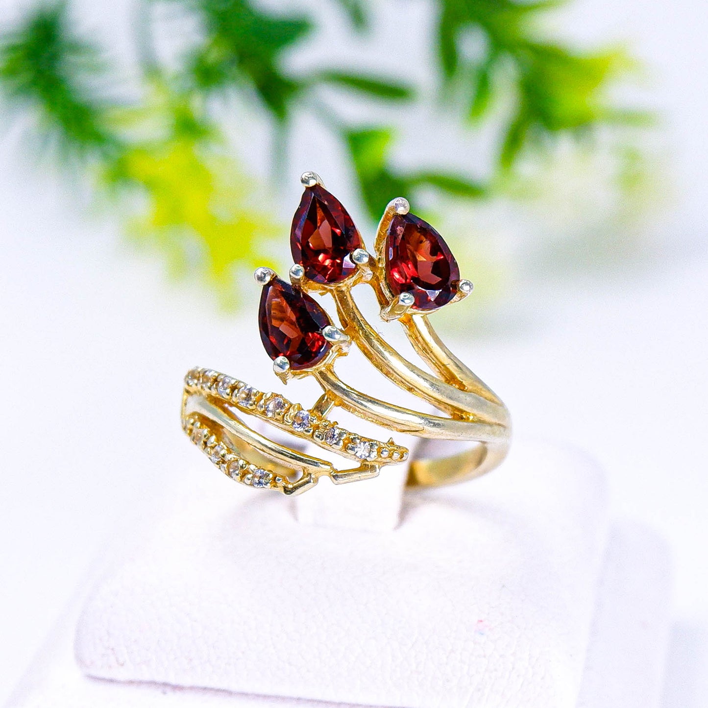 แหวนเงินแท้ 925 ฝังพลอย โกเมน (Garnet) + ไวท์โทพาส (whitetopaz)