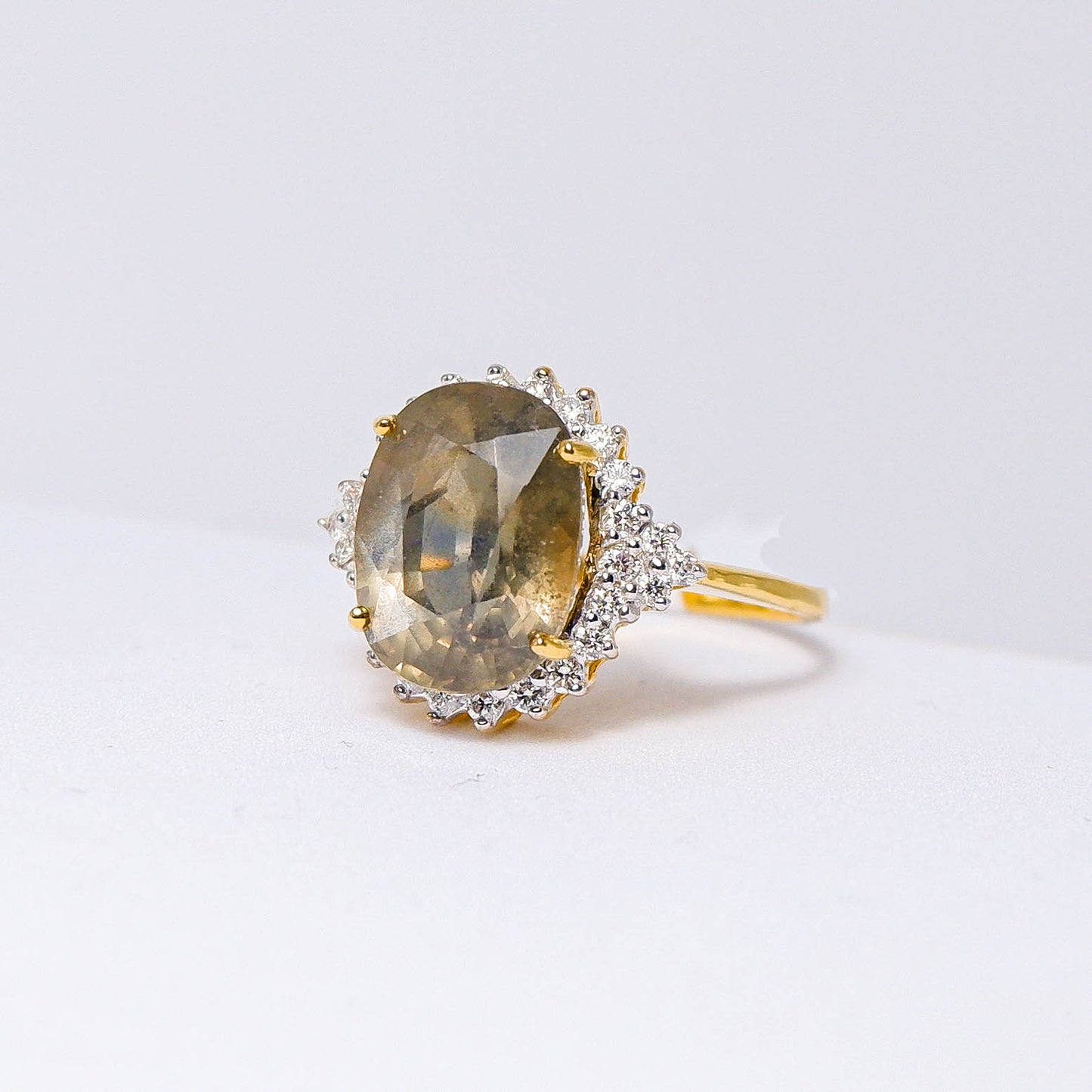 แหวนทอง9K ฝังพลอยคัลเลอร์เชนจ์แซฟไฟร์ (Colorchange Sapphire)+ เพชร (Diamond)