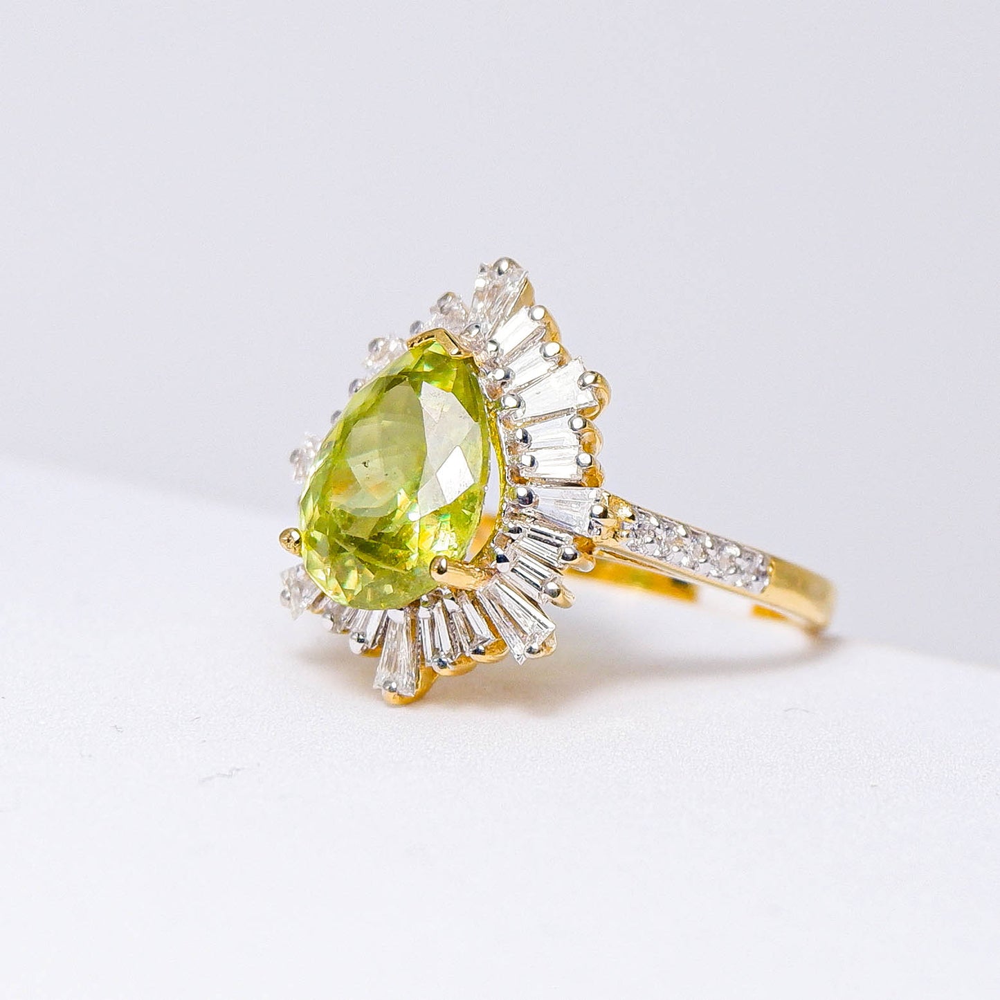 แหวนทอง9K ฝังพลอยสฟีน (Sphene)+ เพชร (Diamond)