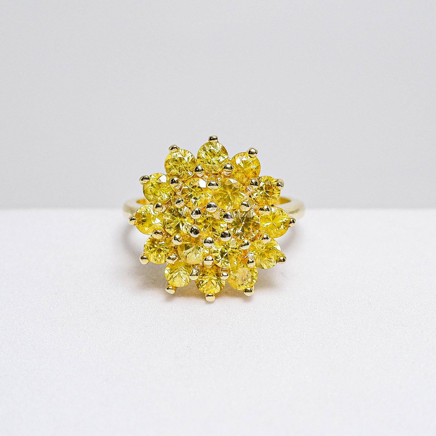 แหวนเงินแท้ 925 ฝังพลอย บุษราคัม (Yellow Sapphire)