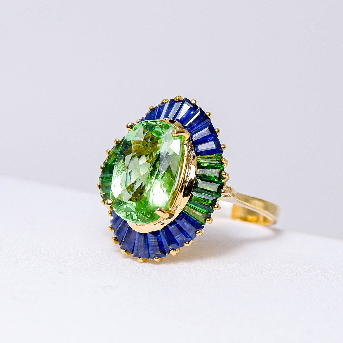แหวนทอง9K ฝังพลอยพาไรบ้า ทัวร์มาลีน (Paraiba Tourmaline)  + ไพลิน (Blue Sapphire)+ ซาโวไลท์ (Tsavorite)