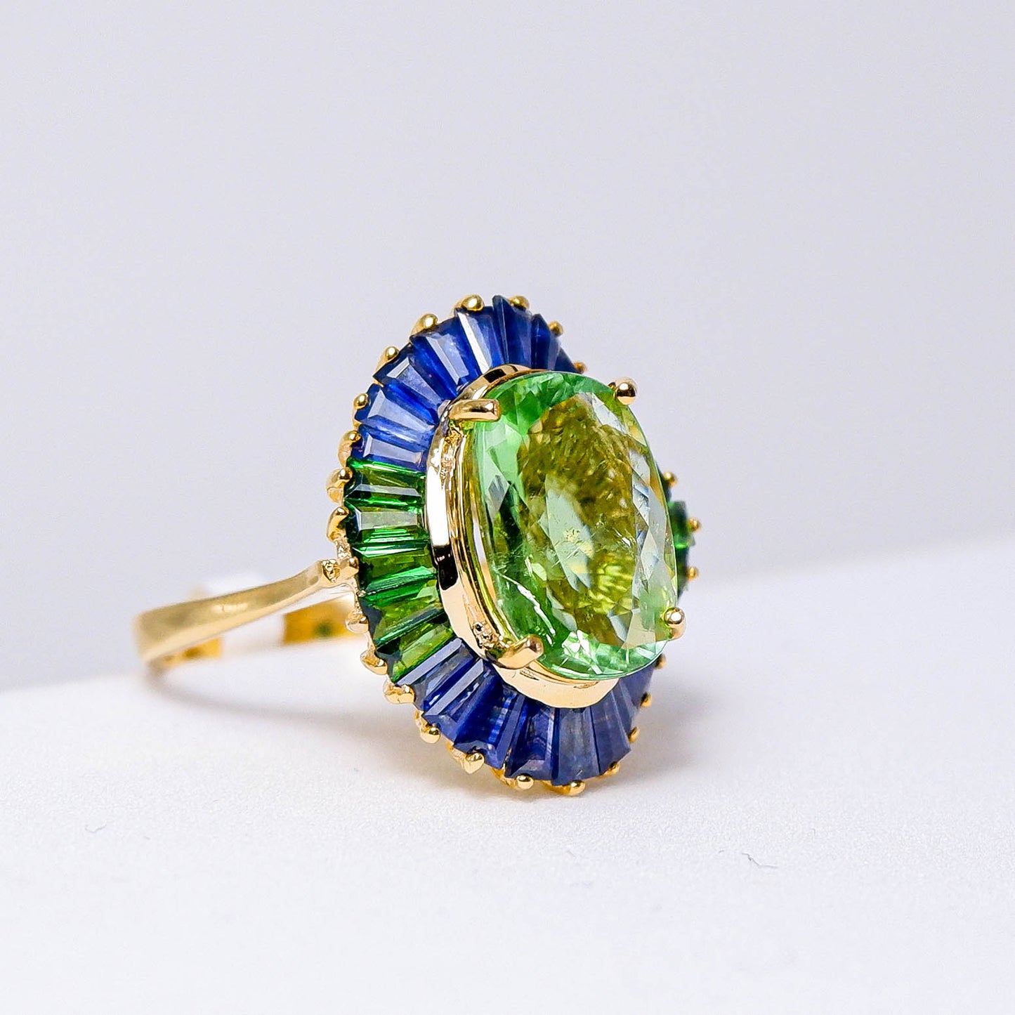แหวนทอง9K ฝังพลอยพาไรบ้า ทัวร์มาลีน (Paraiba Tourmaline)  + ไพลิน (Blue Sapphire)+ ซาโวไลท์ (Tsavorite)