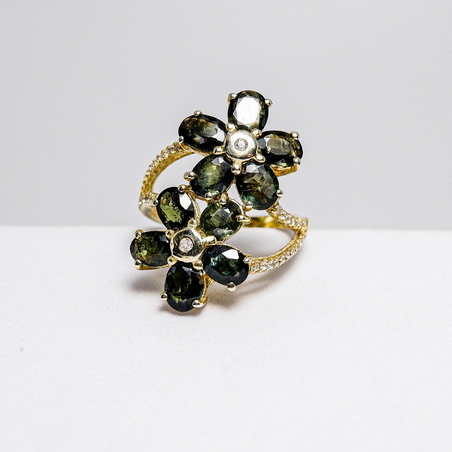 แหวนเงินแท้ 925 ฝังพลอย เขียวส่อง (greensapphire) + เซอร์คอน (Zircon)