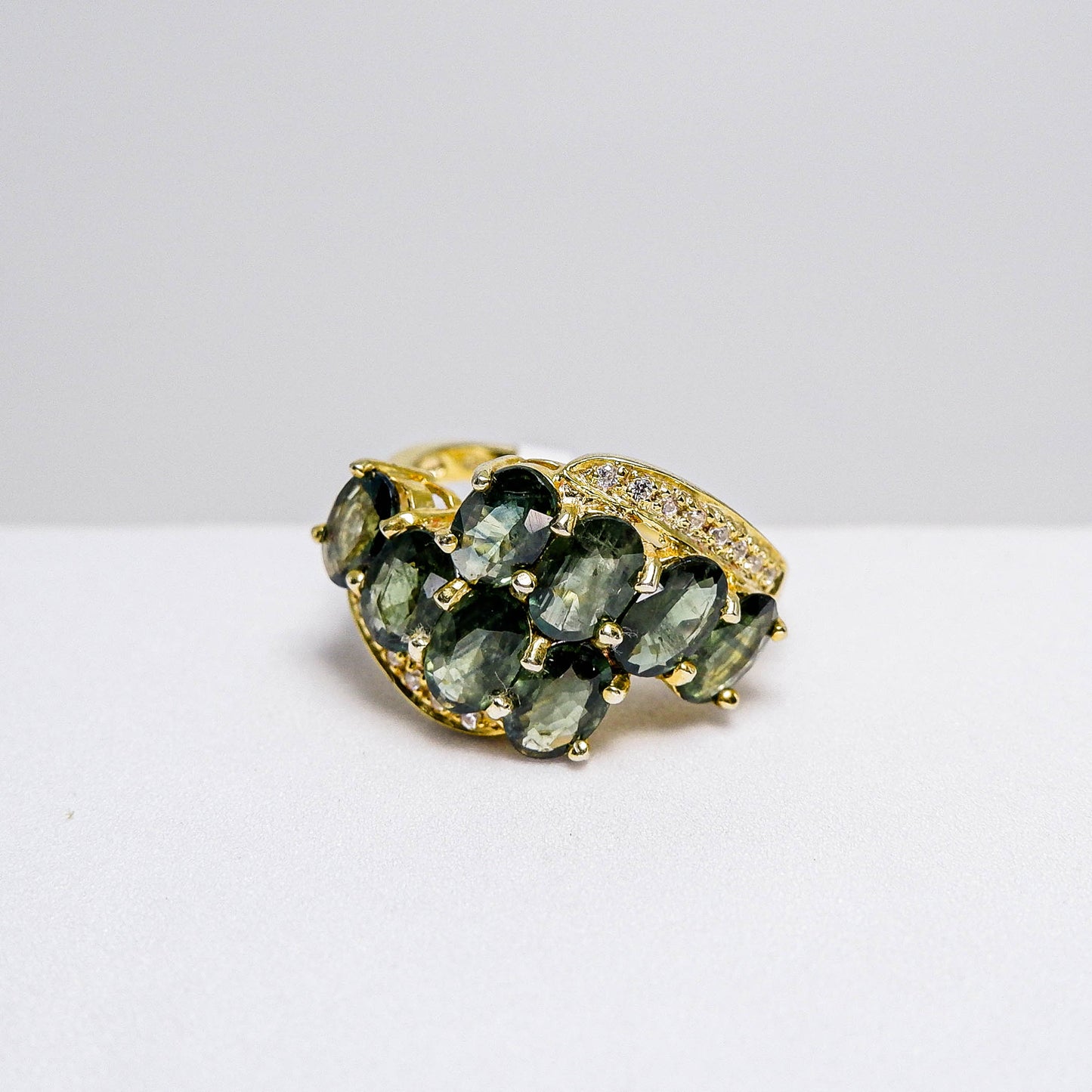 แหวนเงินแท้ 925 ฝังพลอย เขียวส่องบางกะจะ (greensapphire) + เซอร์คอน (Zircon)