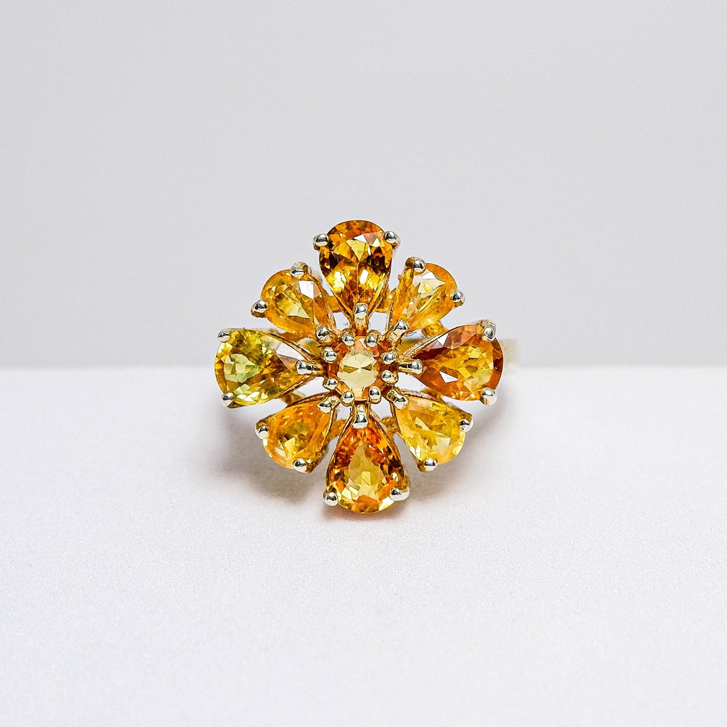 แหวนเงินแท้ 925 ฝังพลอย บุษราคัม (Yellow Sapphire)