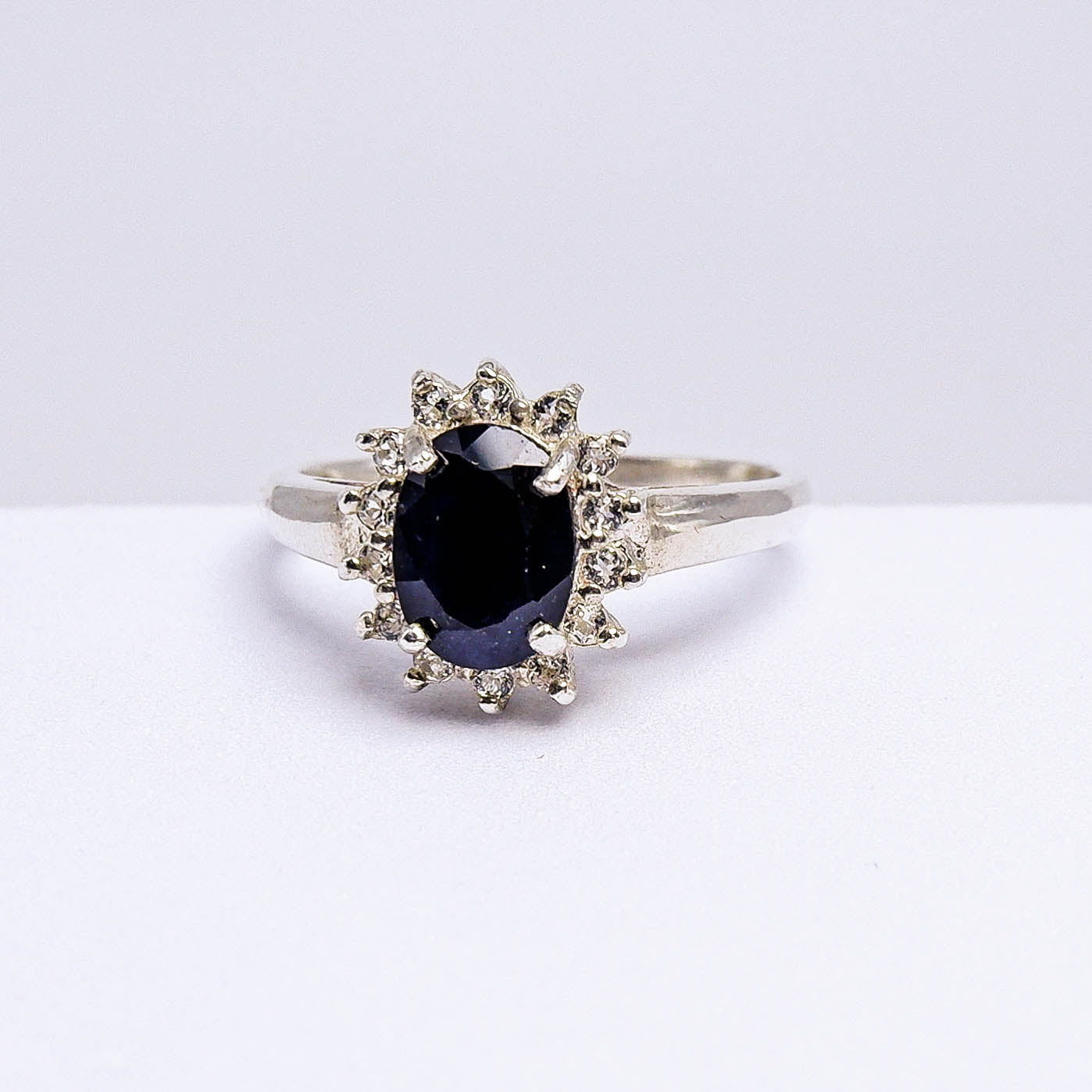 แหวนเงินแท้ 925 ฝังพลอย ไพลิน (Blue Sapphire) + ไวท์โทพาส (whitetopaz)