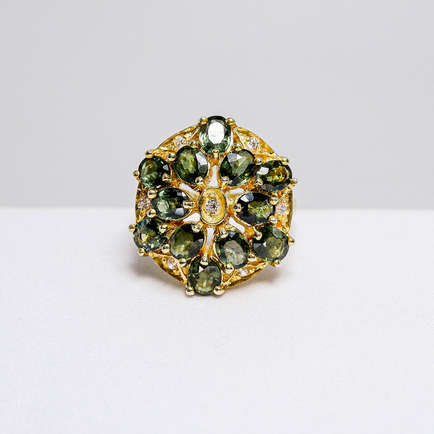 แหวนเงินแท้ 925 ฝังพลอย เขียวส่องบางกะจะ (greensapphire) + เซอร์คอน (Zircon)