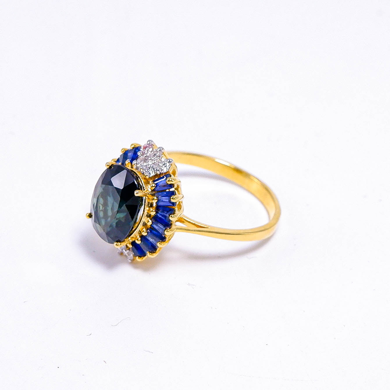 แหวนทอง9K ฝังพลอยเขียวส่องบางกะจะ (Green Sapphire) + ไพลิน (Blue Sapphire) + เพชร (Diamond)
