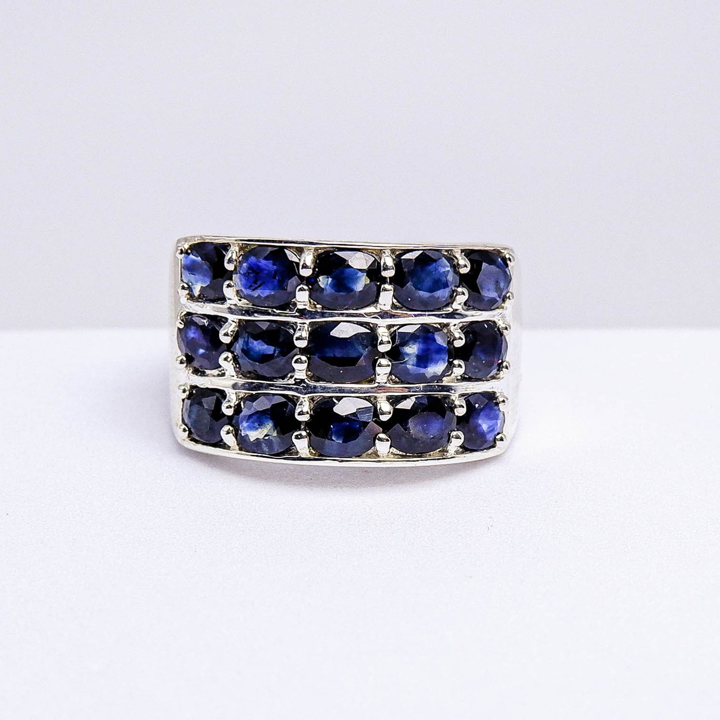แหวนเงินแท้ 925 ฝังพลอย ไพลิน (Blue Sapphire)