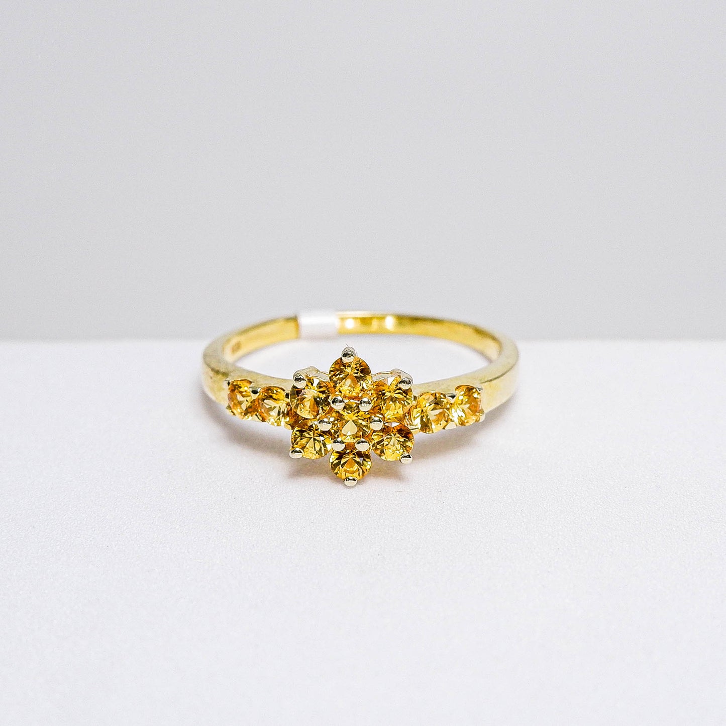 แหวนเงินแท้ 925 ฝังพลอย บุษราคัม (Yellow Sapphire)