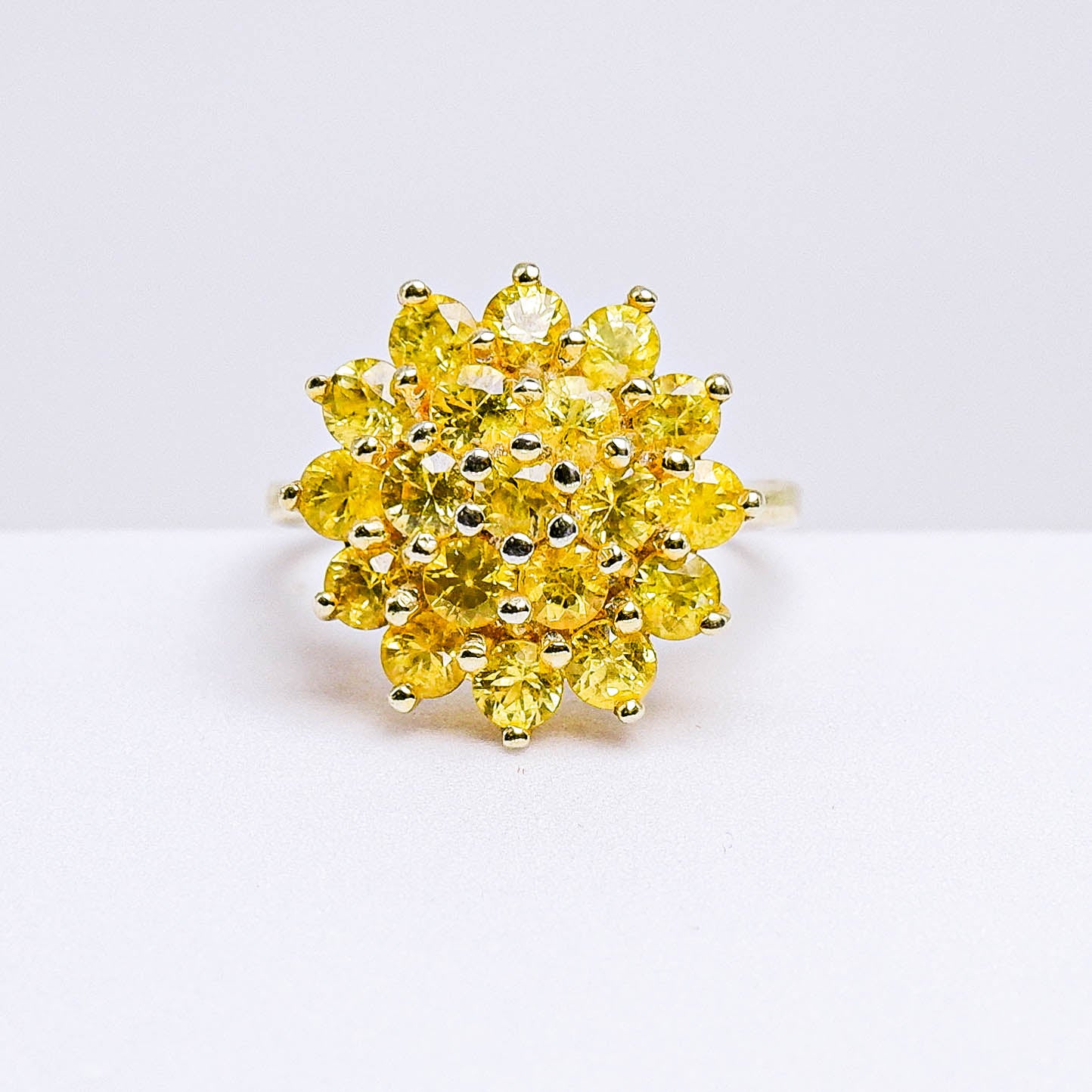 แหวนเงินแท้ 925 ฝังพลอย บุษราคัม (Yellow Sapphire)