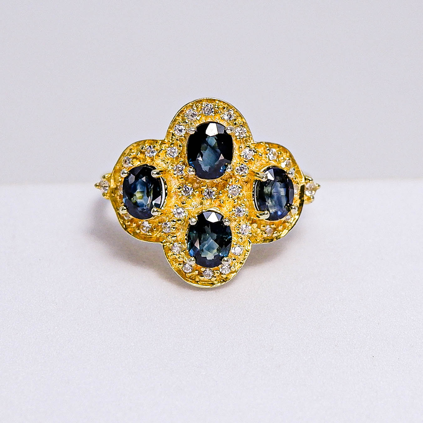 แหวนเงินแท้ 925 ฝังพลอย เขียวส่องบางกะจะ (green Sapphire) + เซอร์คอน (Zircon)
