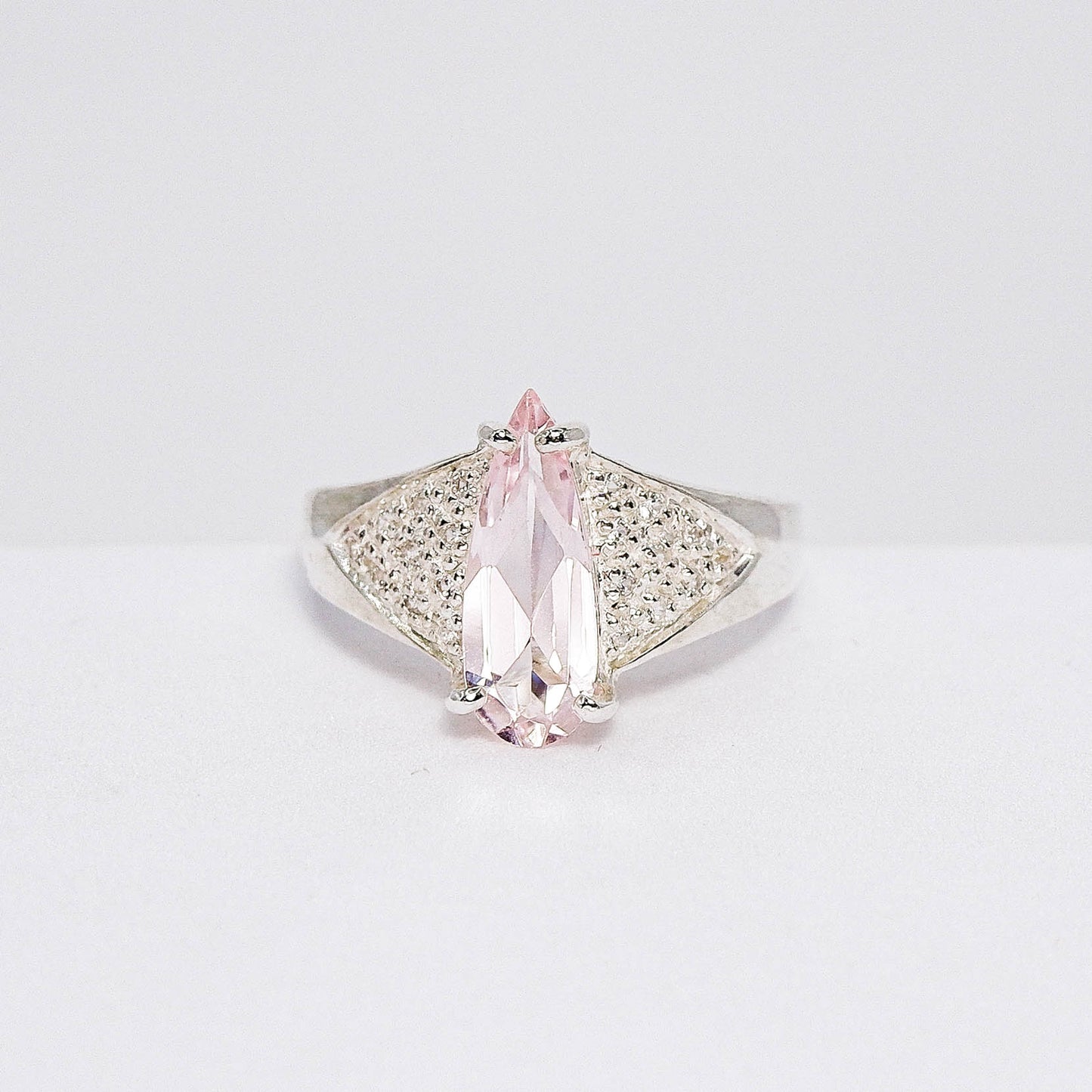 แหวนเงินแท้ 925 ฝังพลอย มอร์แกไนท์ (Morganite) + ไวท์โทพาส (whitetopaz)