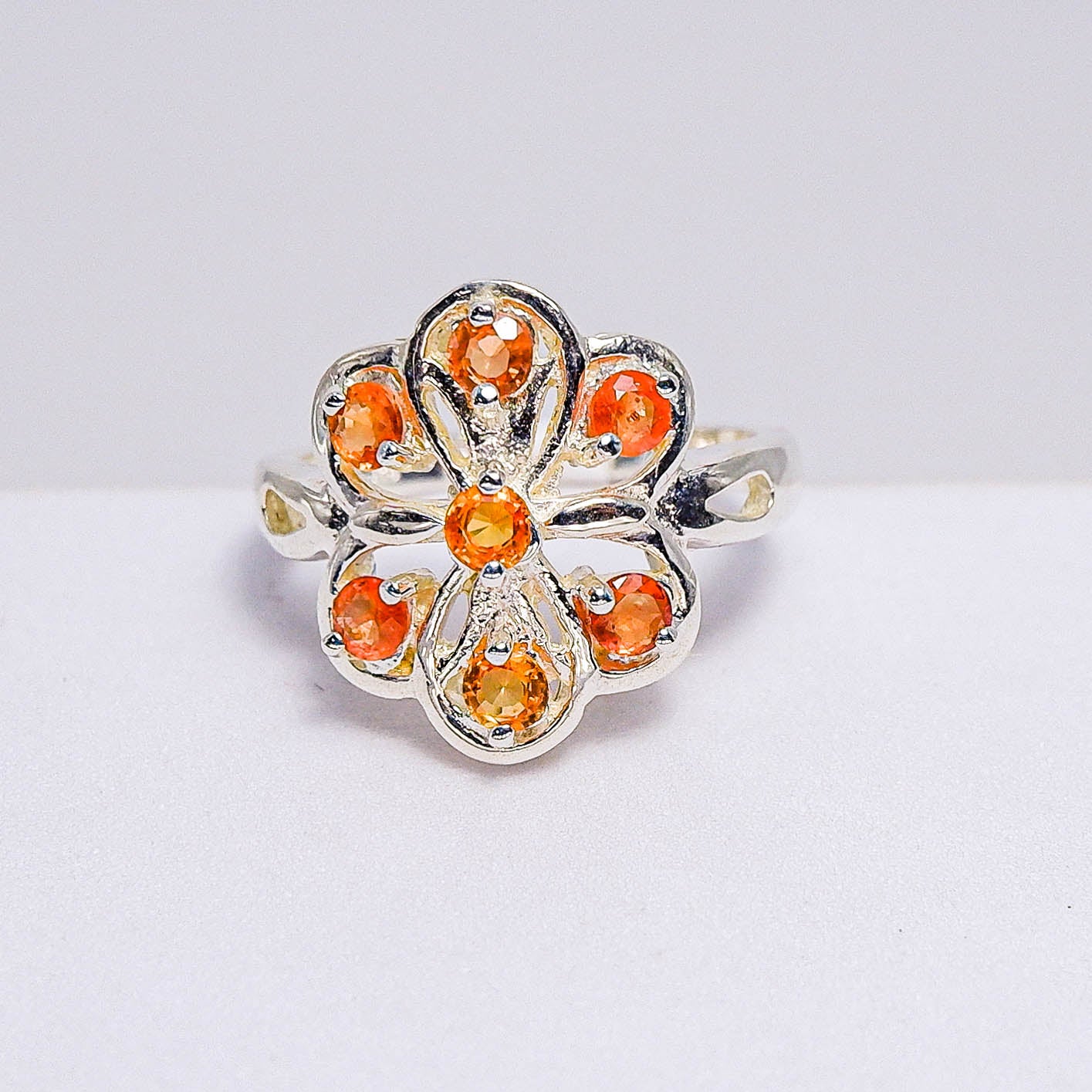 แหวนเงินแท้ 925 ฝังพลอย ออเรนจ์แซฟไฟร์ (Orange Sapphire)