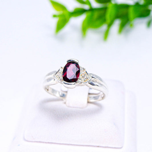 แหวนเงินแท้ 925 ฝังพลอย โรโดไลท์ (Rhodolite) + เซอร์คอน (Zircon)