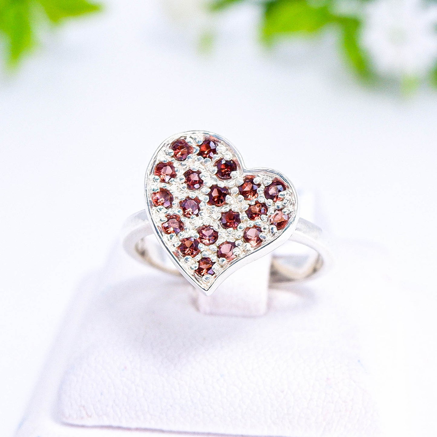 แหวนเงินแท้ 925 ฝังพลอย โกเมน (Garnet)