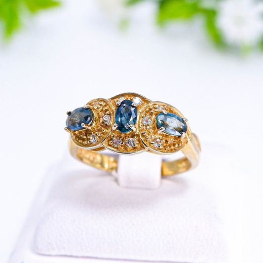 แหวนเงินแท้ 925 ฝังพลอย เขียวส่อง (green Sapphire) + ไวท์โทพาส (whitetopaz)