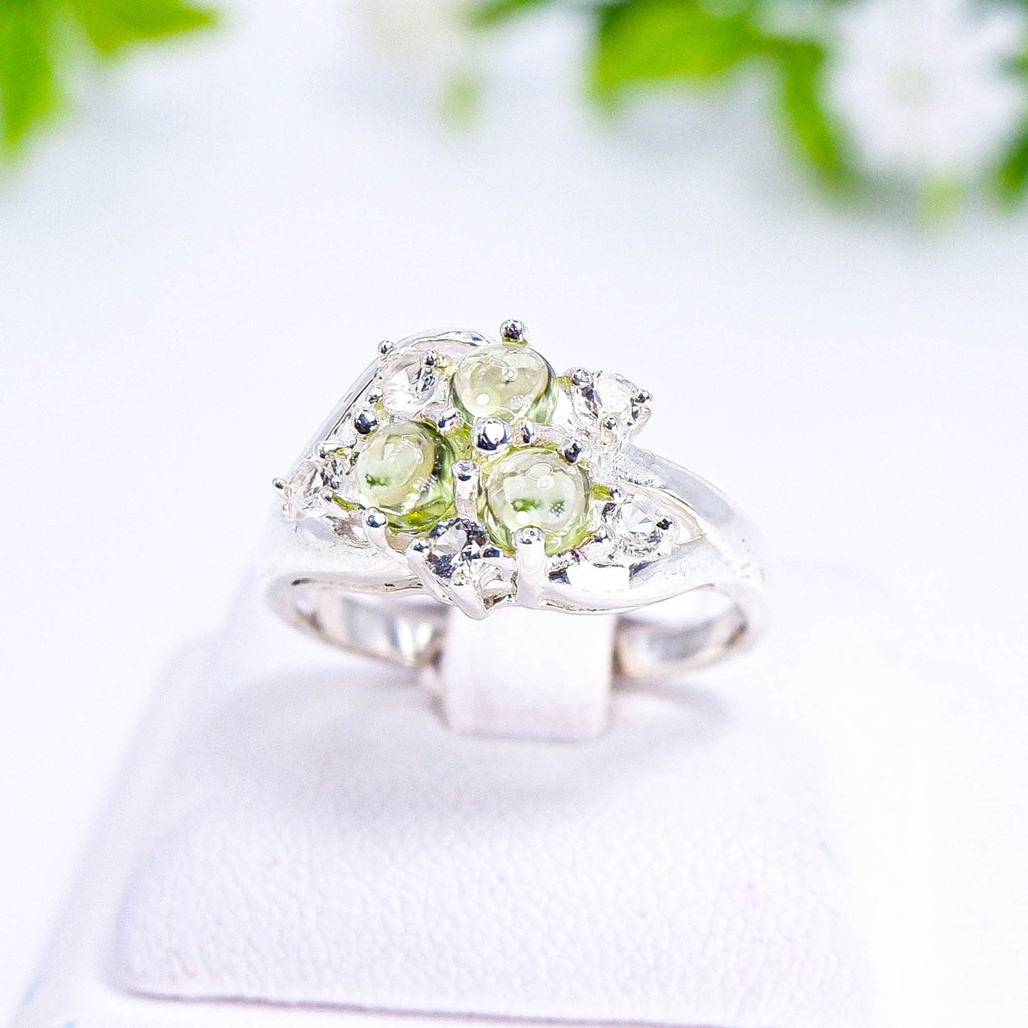 แหวนเงินแท้ 925 ฝังพลอย  เพอริดอท (Peridot) + ไวท์โทพาส (whitetopaz)