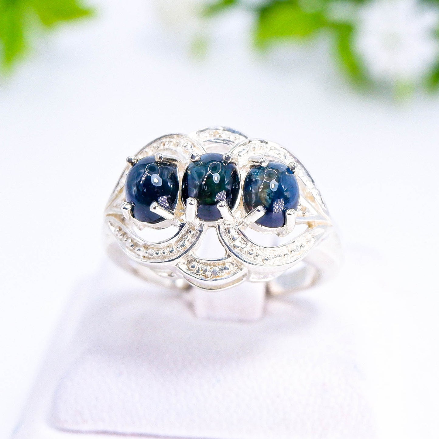 แหวนเงินแท้ 925 ฝังพลอย ไพลินหลังเบี้ย (Blue Sapphire) + ไวท์โทพาส (whitetopaz)