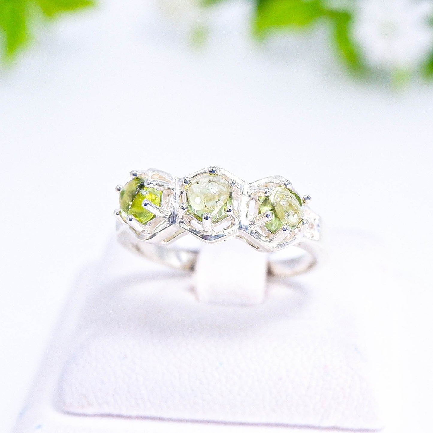 แหวนเงินแท้ 925 ฝังพลอย เพอริดอท (Peridot) + ไวท์โทพาส (whitetopaz)