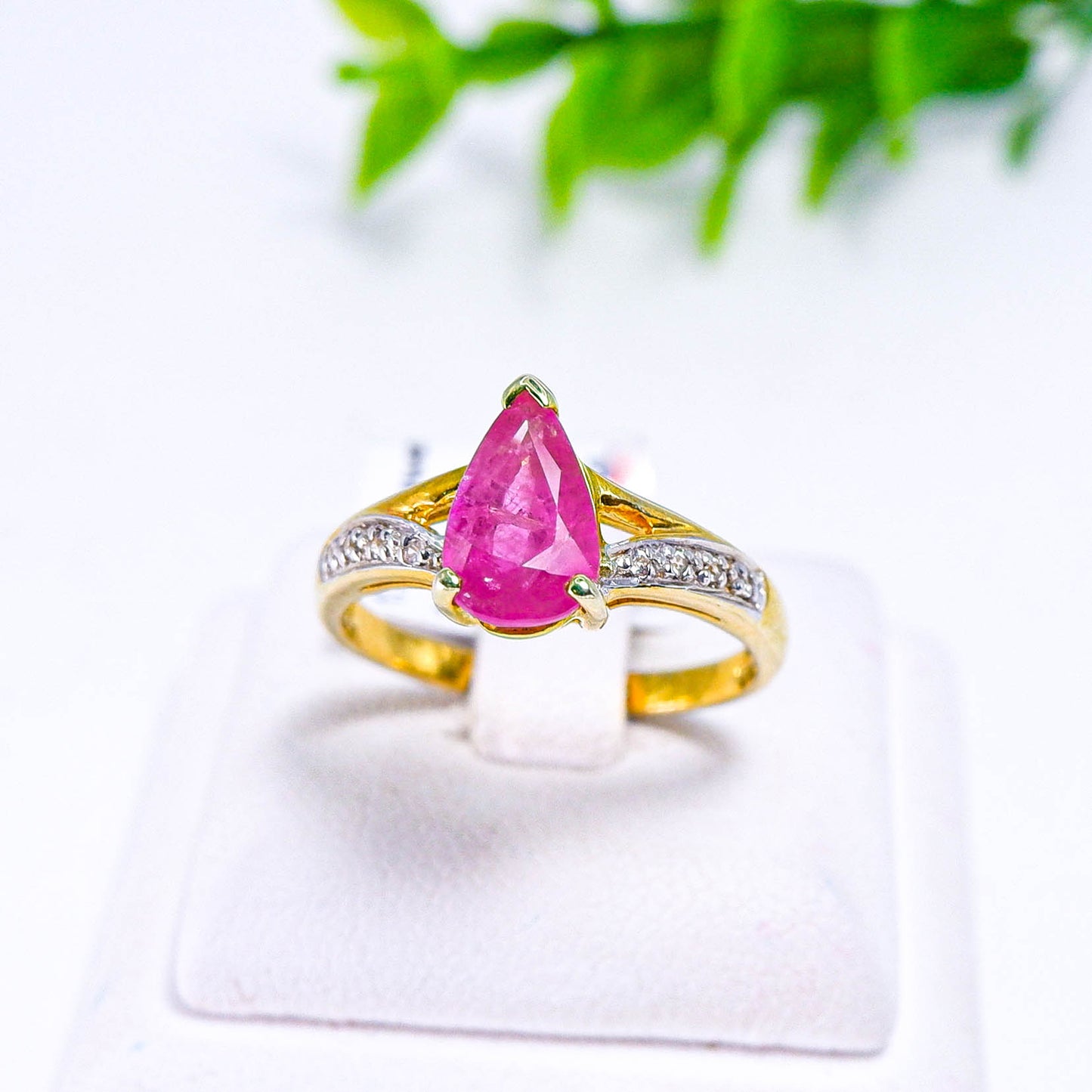 แหวนเงินแท้ 925 ฝังพลอย ทับทิมแทนซาเนีย (Tanzania Ruby) + เซอร์คอน (Zircon)