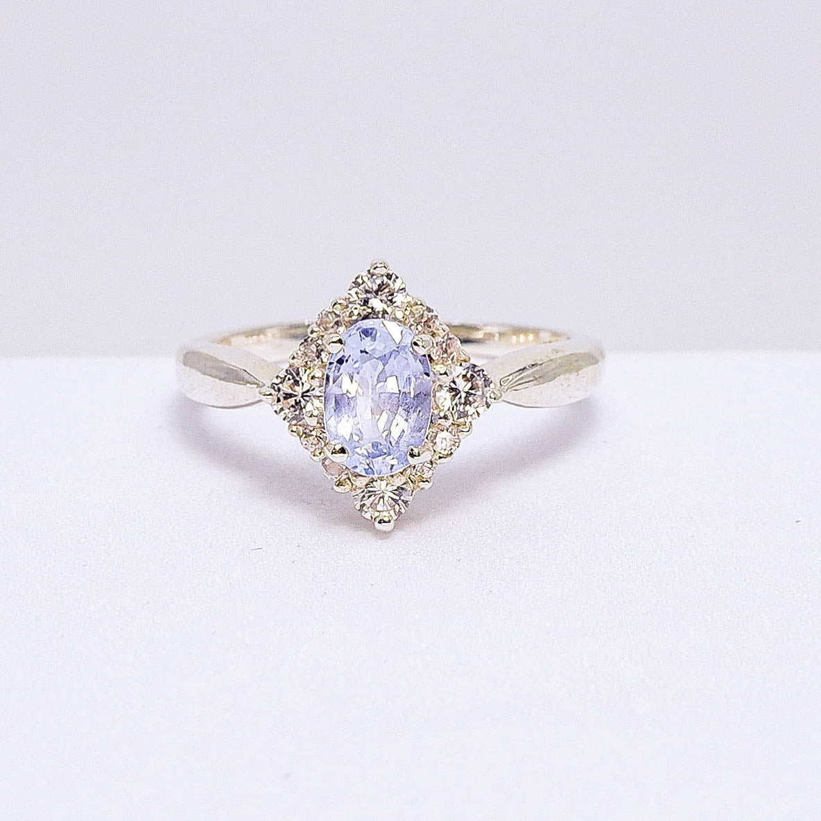 แหวนเงินแท้ 925 ฝังพลอย ไพลินศรีลังกา (Ceylon Sapphire) + เซอร์คอน (Zircon)