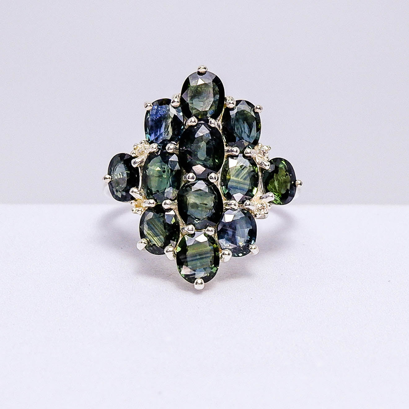 แหวนเงินแท้ 925 ฝังพลอย เขียวส่อง (green Sapphire) + เซอร์คอน (Zircon)