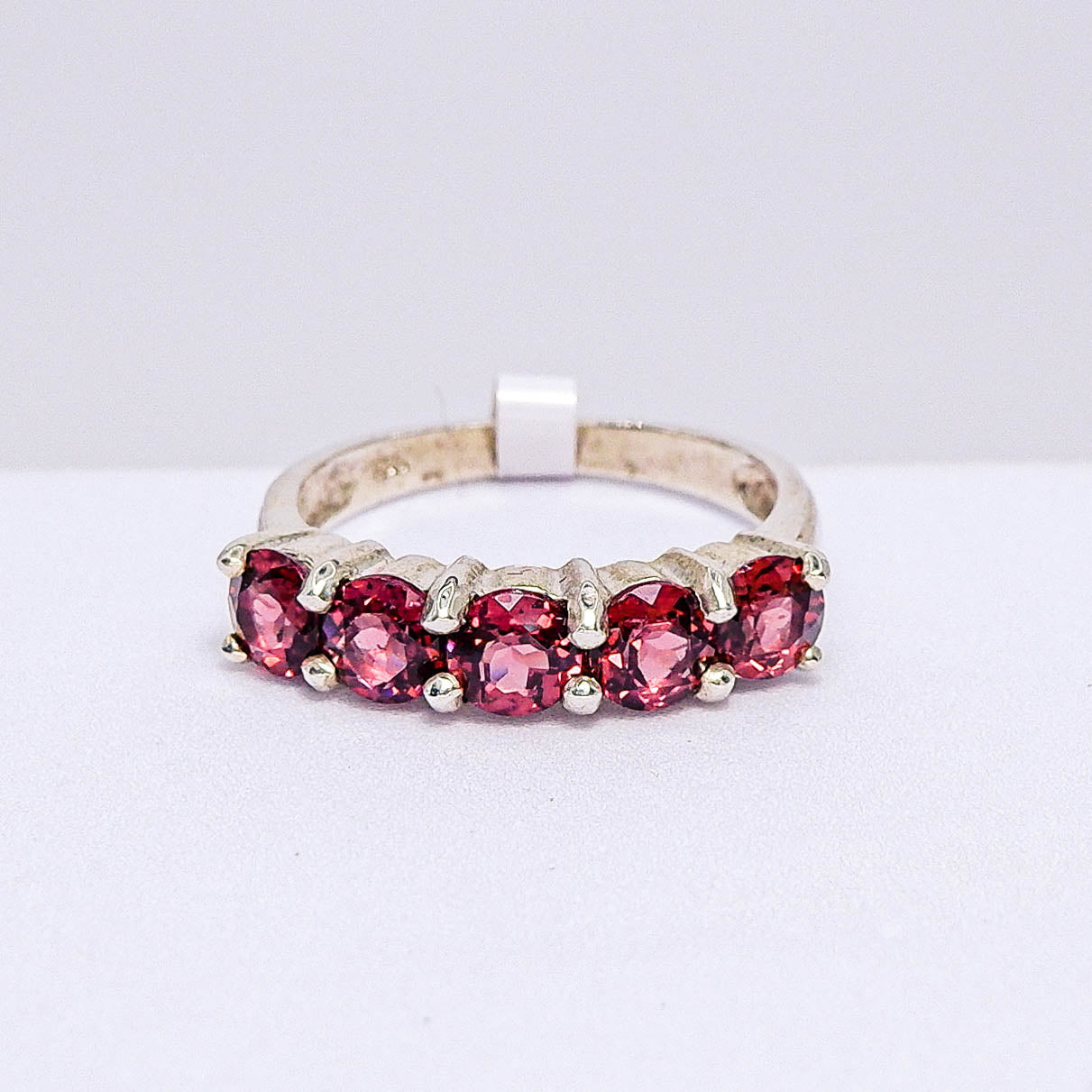 แหวนเงินแท้ 925 ฝังพลอย โรโดไลท์ (Rhodolite)