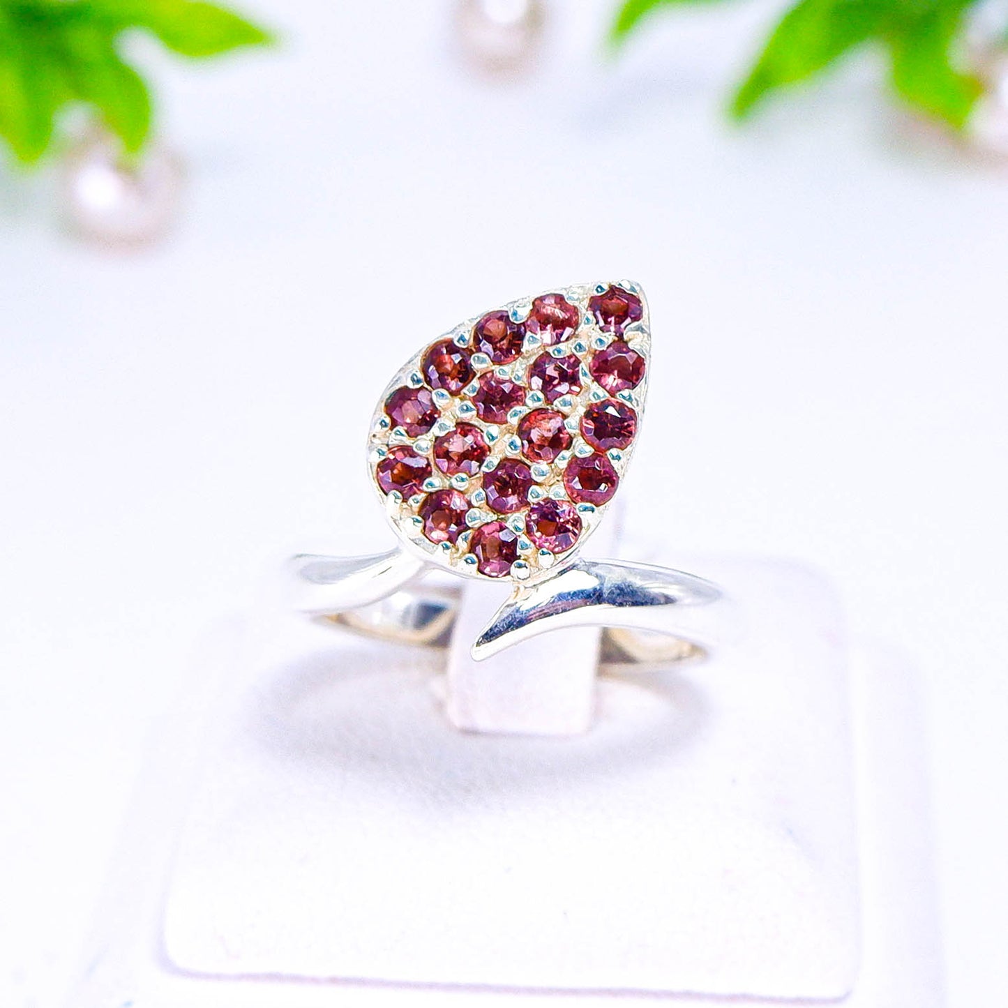 แหวนเงินแท้ 925 ฝังพลอย  โกเมน (Garnet)