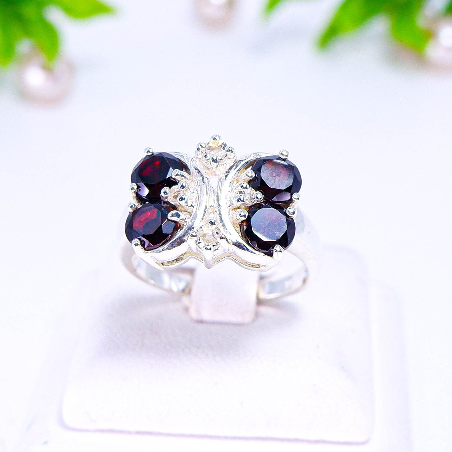 แหวนเงินแท้ 925 ฝังพลอย โกเมน (Garnet) + ไวท์โทพาส (whitetopaz)