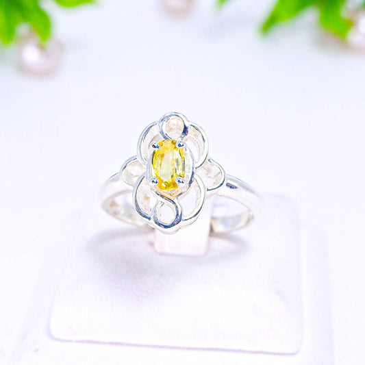 แหวนเงินแท้ 925 ฝังพลอย บุษราคัม (Yellow Sapphire)