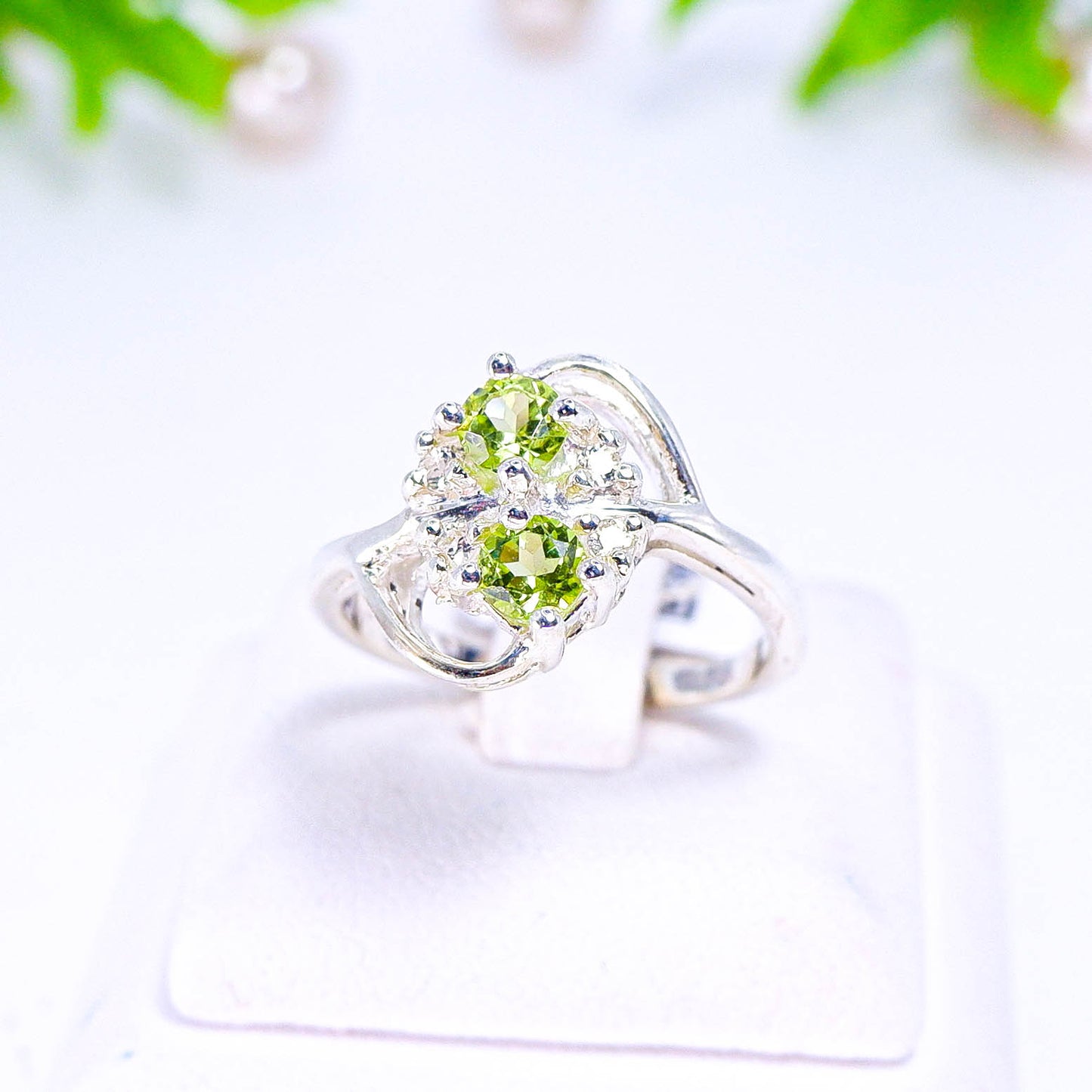แหวนเงินแท้ 925 ฝังพลอย เพอริดอท (Peridot) + ไวท์โทพาส (whitetopaz)