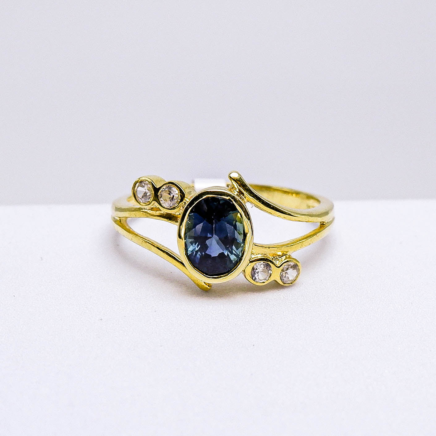 แหวนเงินแท้ 925 ฝังพลอย ไพลินมาดา (Blue Sapphire) + เซอร์คอน (Zircon)