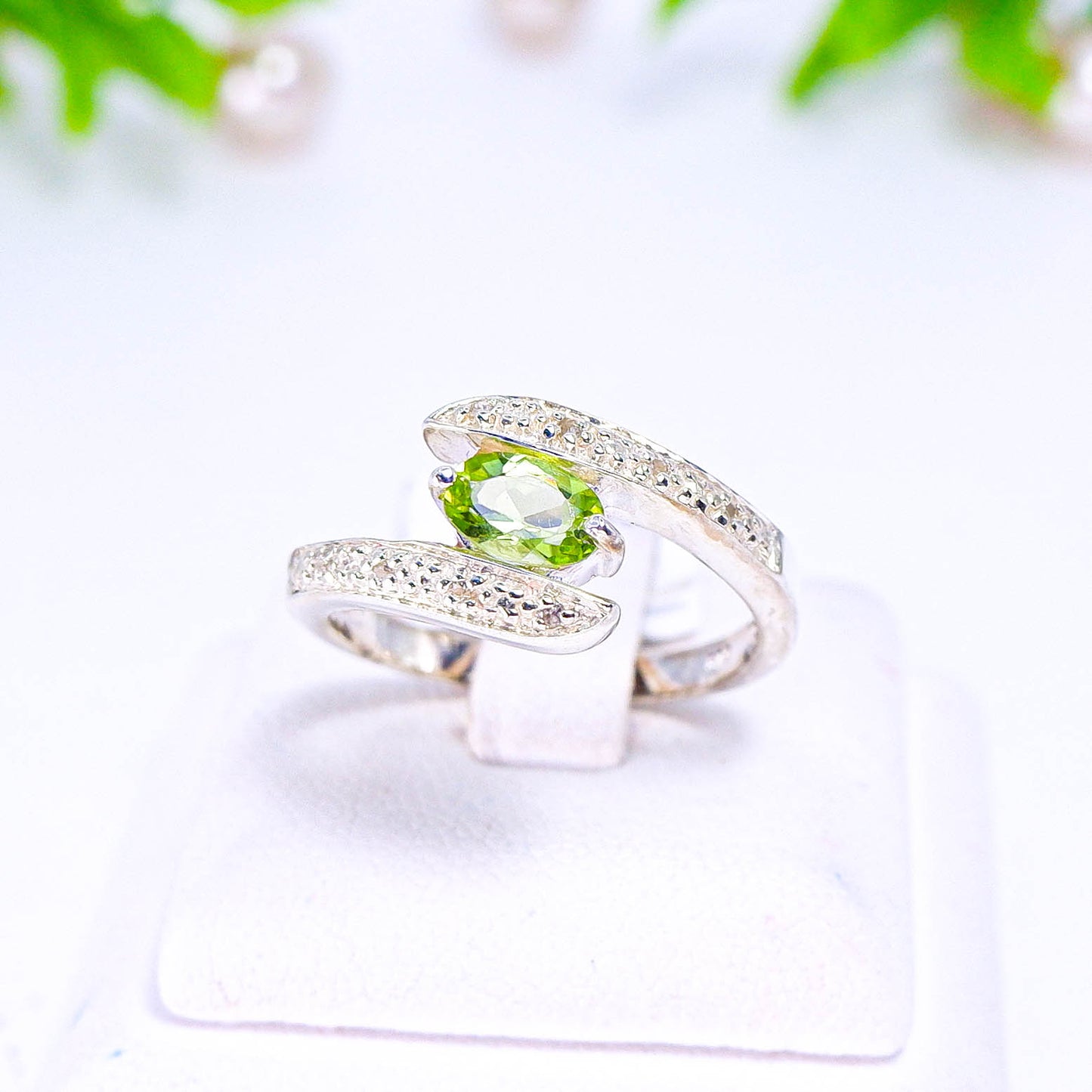 แหวนเงินแท้ 925 ฝังพลอย เพอริดอท (Peridot) + ไวท์โทพาส (whitetopaz)