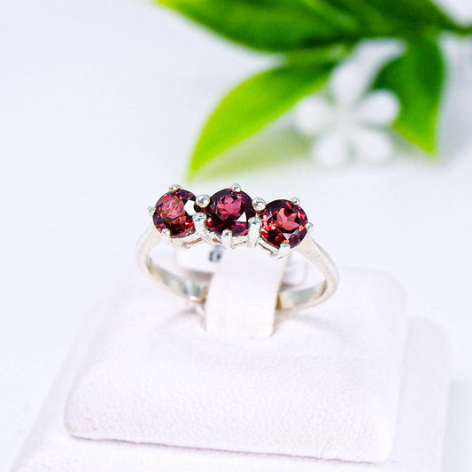แหวนเงินแท้ 925 ฝังพลอย โรโดไลท์ (Rhodolite)