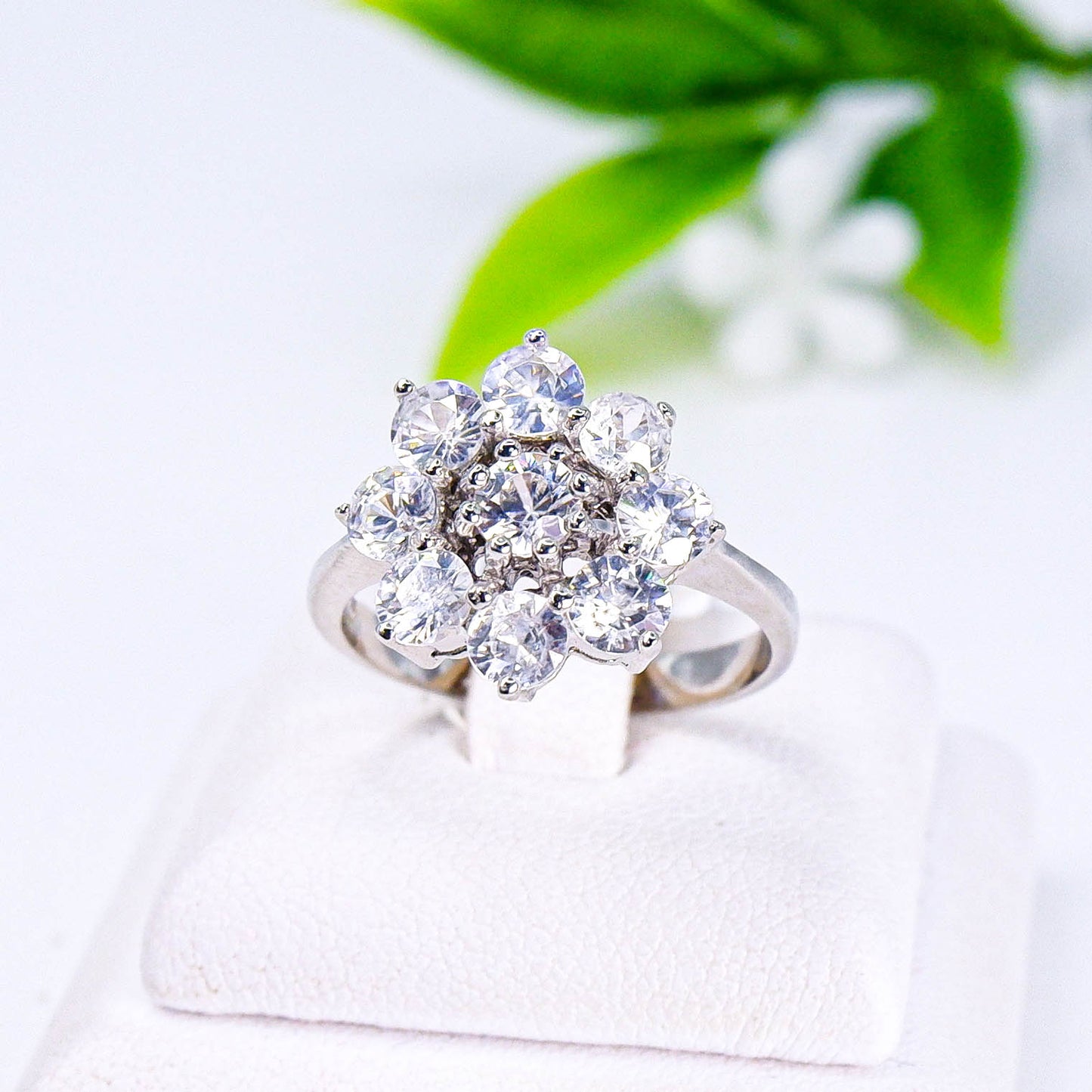 แหวนเงินแท้ 925 ฝังพลอย เพทายขาว (White Zircon)