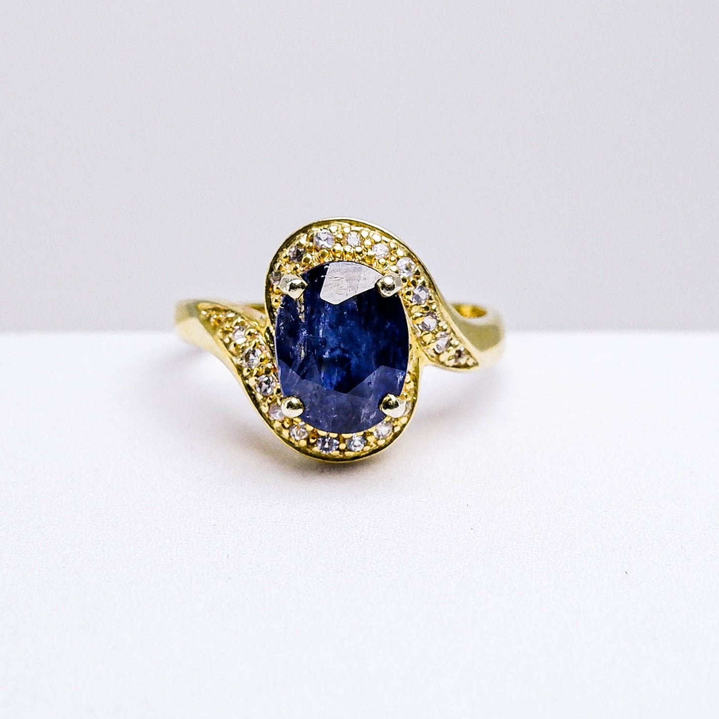 แหวนเงินแท้ 925 ฝังพลอย ไพลิน (Blue Sapphire) + ไวท์แซฟไฟร์ (White Sapphire)