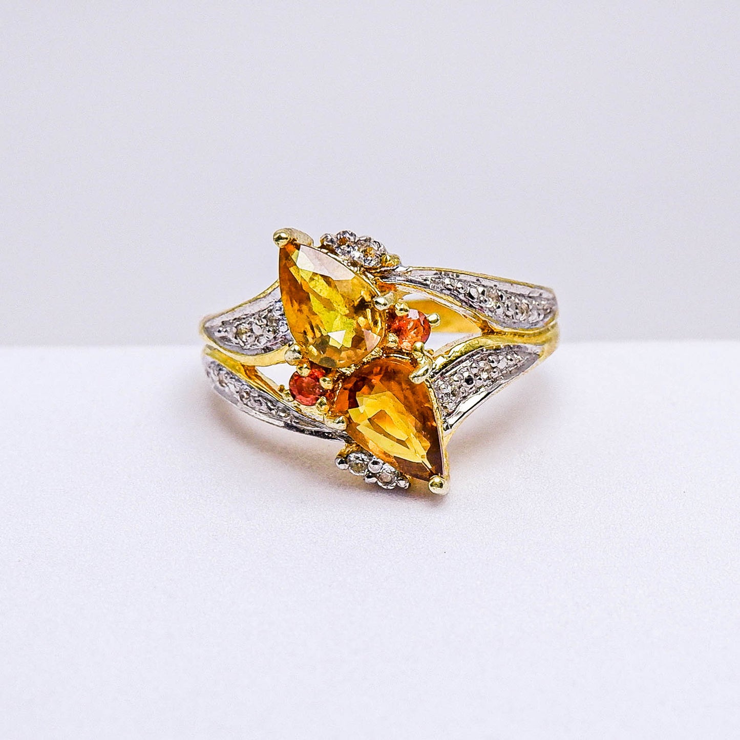แหวนเงินแท้ 925 ฝังพลอย บุษราคัม (Yellow Sapphire) + แซฟไฟร์ (Sapphire) + ไวท์โทพาส (whitetopaz)